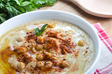 Plato de hummus casero