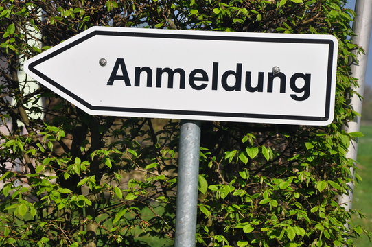 Ein Hinweisschild f&uuml;r die Anmeldung