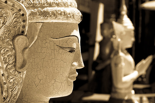 thai temple statues