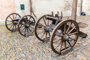 Fototapeta na wymiar medieval cannon in the yard of a castle