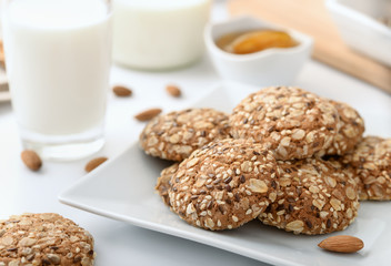 Wholegrain biscuits milk and almonds