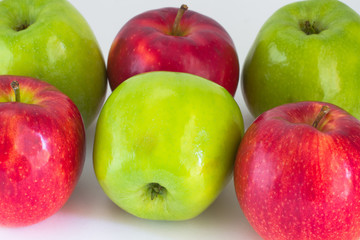 Green and red apples are laid out in a row