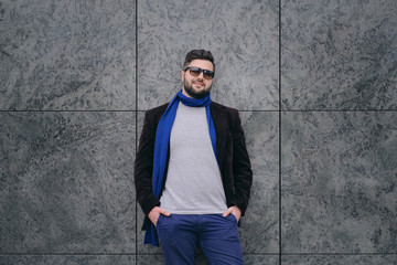 Obraz premium Handsome young man on a walk in town