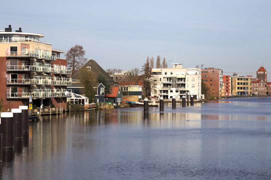 Zaandam, edifici sull'acqua