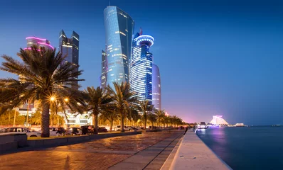 Fotobehang Blick auf das City Center von Doha nach Sonnenuntergang, Katar © moofushi