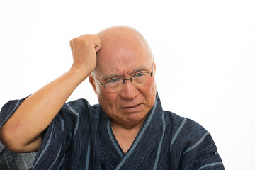 Fototapeta premium 和装で嘆くシニアの顔