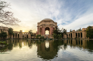 Naklejka premium Sunset at the Palace of Fine Arts - San Francisco, California, USA