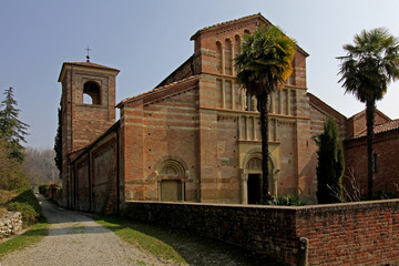 Fototapeta na wymiar la chiesa dell'abbazia di Vezzolano