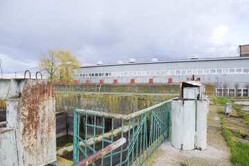 Buffer tanks at the waterway opening gateways