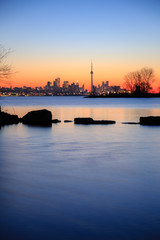 Fototapeta premium Sunrise at Humber Bay Park, Toronto, Ontario, Canada