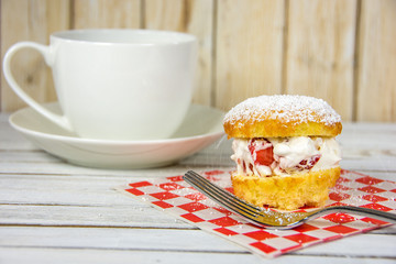 sprinkling powdered sugar on petite cake and fork