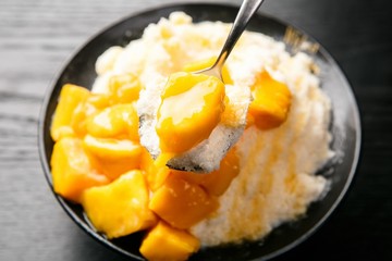 shaved ice with mango