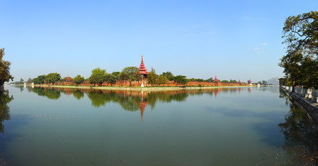Fototapeta na wymiar Wall of Fort and Mandalay Hill panorama