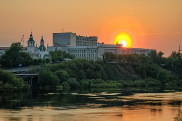 Obraz premium Tyumen, Russia - May 14, 2005: Sunset over Nikolsky Vzvoz, Krestovozdvizhensky temple, State architectural and construction university, Holy Trinity Monastery