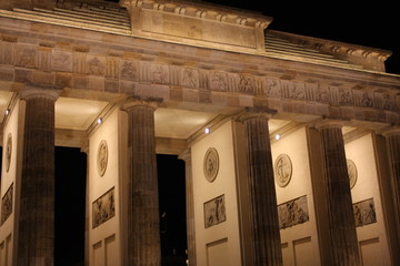 Fototapeta premium Brandenburg Gate at night, Berlin, Germany.