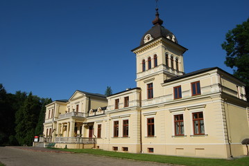 Fototapeta na wymiar Kluczkowice, palac Kleniewskich.
