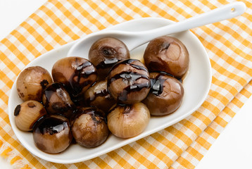 Cipolline con aceto balsamico, close-up