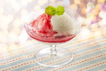 バニラアイス　ラズベリーソース