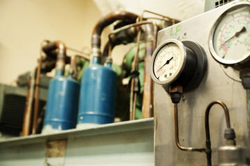 Pressure gages - instruments of measurement