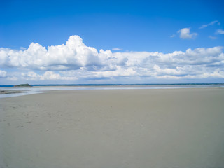 Watt Strand Sand Landschaft am Mont Saint Michel Frankreich