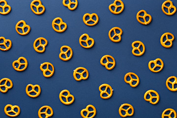Flat lay pretzels pattern on blue background - obrazy, fototapety, plakaty