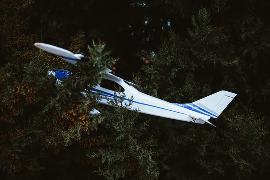 Fototapeta The fallen toy airplane