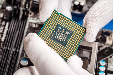 technicial install cpu chip to mainboard computer