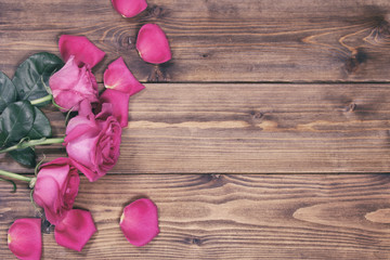 Pink rose bouquet on wooden background
