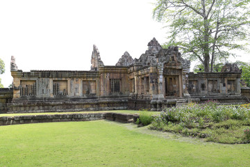 Fototapeta na wymiar Prasat Muang Tam is a Khmer temple