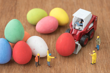 Fototapeta na wymiar miniature working prepare easter eggs for decoration
