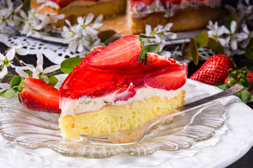 Strawberry-cream-cake