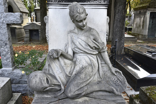 Cimetière De Passy / Paris