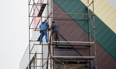construction and repair of shopping centre employees