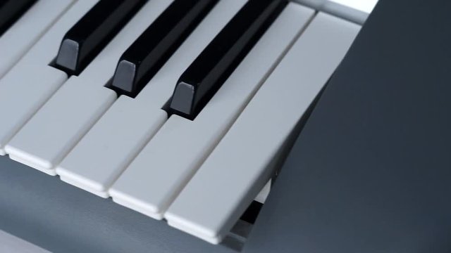 klawisze syntezatora 