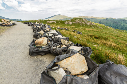 Rocks airlifted for repairing footpath on Snowdon.