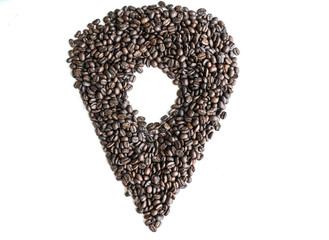 Coffee beans are arranged in a point image with copy space.