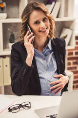 Fototapeta na wymiar Pregnant business woman