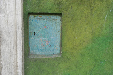  locker / Locker with green painted wall