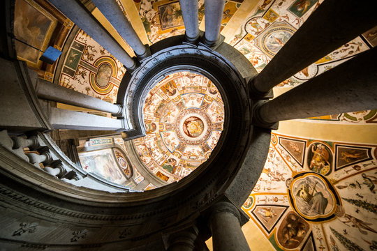 Scala A Chiocciola Villa Farnese