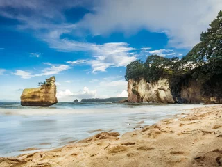 Fotobehang Cathedral Cove Drijvende rots bij Cathedral Cove Bay
