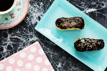 eclair served with tea