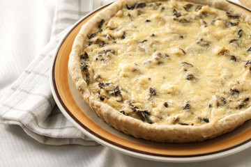 Chicken tart with mushrooms and cheese