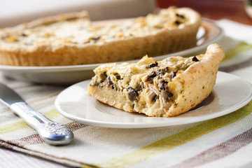 Chicken tart with mushrooms and cheese
