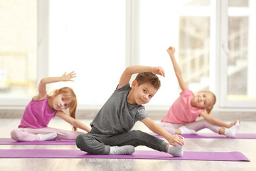Group of children doing gymnastic exercises - obrazy, fototapety, plakaty