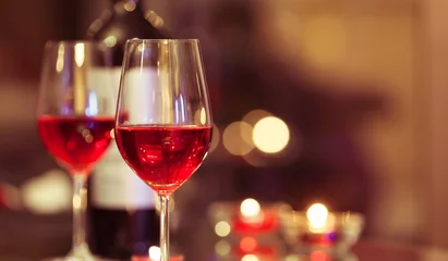 Foto op Plexiglas Wine glasses in a candle light dinner setting.  © kieferpix