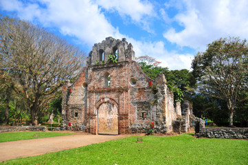 Fototapeta na wymiar Ruins of Costa Rica's oldest church in Ujarras 
