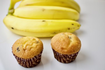 Cupcakes & bananas