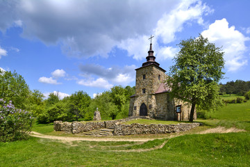kamienny kościół w Hucie Polańskiej w Beskidzie Niskim