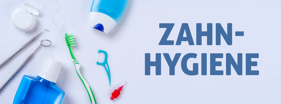 Zahnpflegeprodukte auf einem hellen Hintergrund - Zahnhygiene