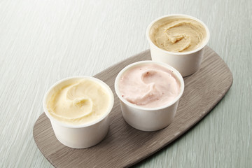 アイスクリーム（バニラ、ストロベリー、ほうじ茶）